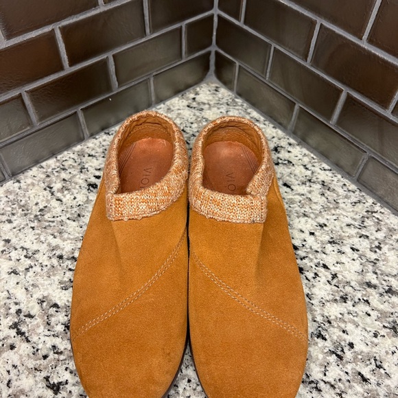 Vionic slip-on clogs. Size 8.5, EUC! - Picture 5 of 9